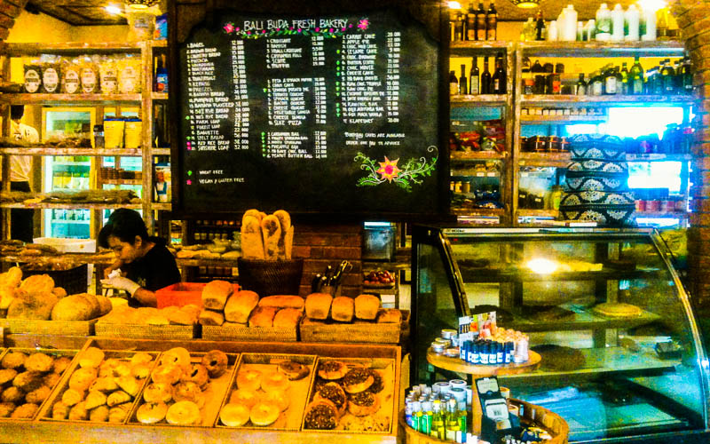 20 Referensi Tempat Makan di Bali Yang Letaknya Pinggir Pantai Atau Sawah Dengan View Bagus 5