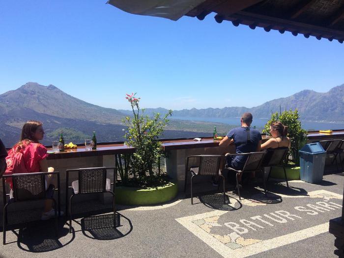 20 Referensi Tempat Makan di Bali Yang Letaknya Pinggir Pantai Atau Sawah Dengan View Bagus 17