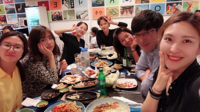 20 Referensi Tempat Makan di Bali Yang Letaknya Pinggir Pantai Atau Sawah Dengan View Bagus 12