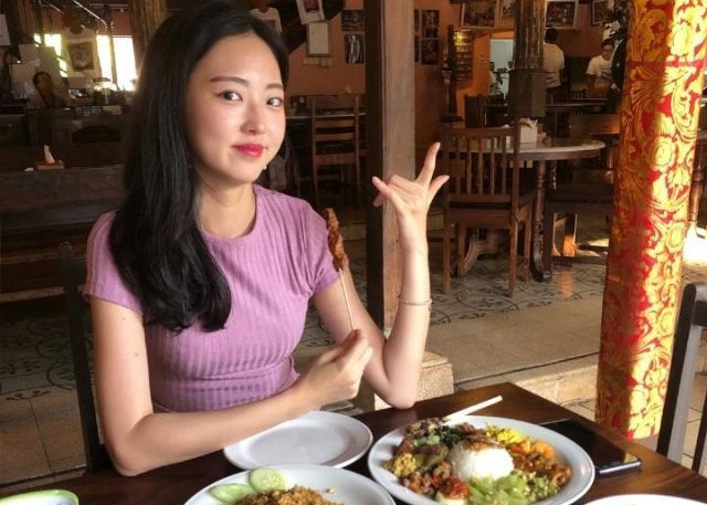 20 Referensi Tempat Makan di Bali Yang Letaknya Pinggir Pantai Atau Sawah Dengan View Bagus 7