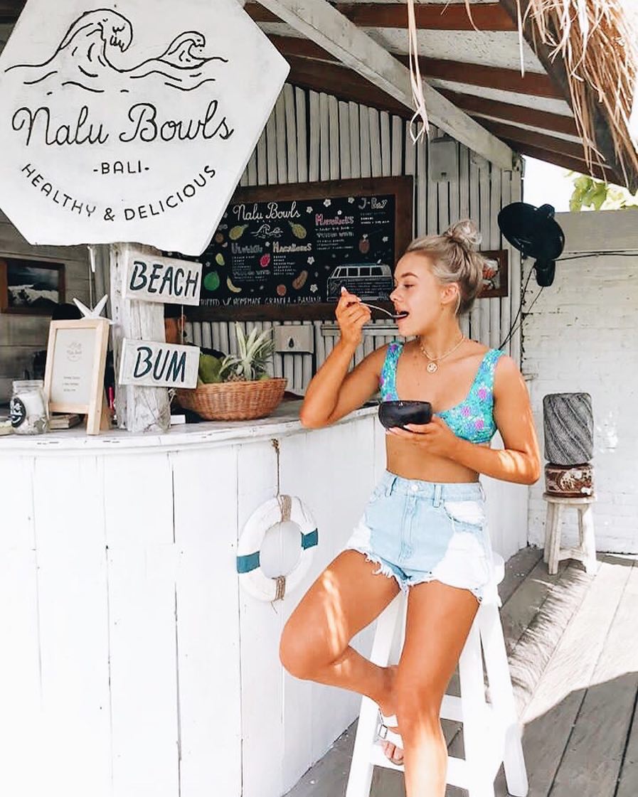 20 Referensi Tempat Makan di Bali Yang Letaknya Pinggir Pantai Atau Sawah Dengan View Bagus 6