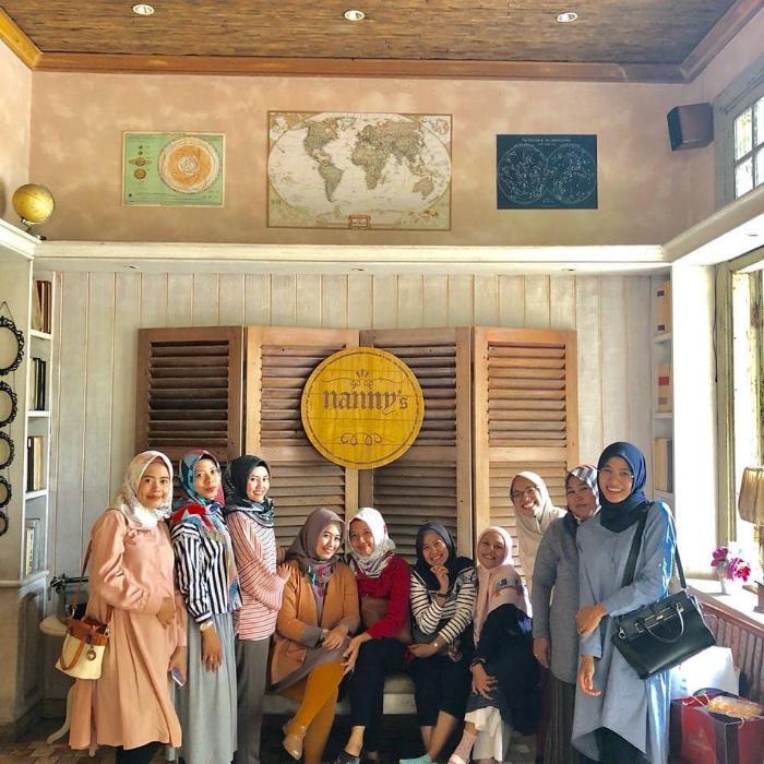 20 Referensi Tempat Makan di Bali Yang Letaknya Pinggir Pantai Atau Sawah Dengan View Bagus 11