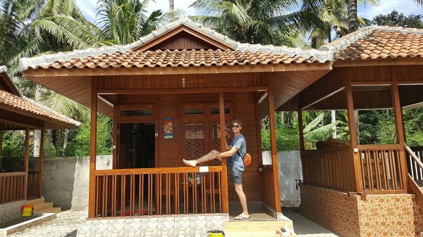 Surga Pecinta Surfing di Pantai Pulau Merah 9