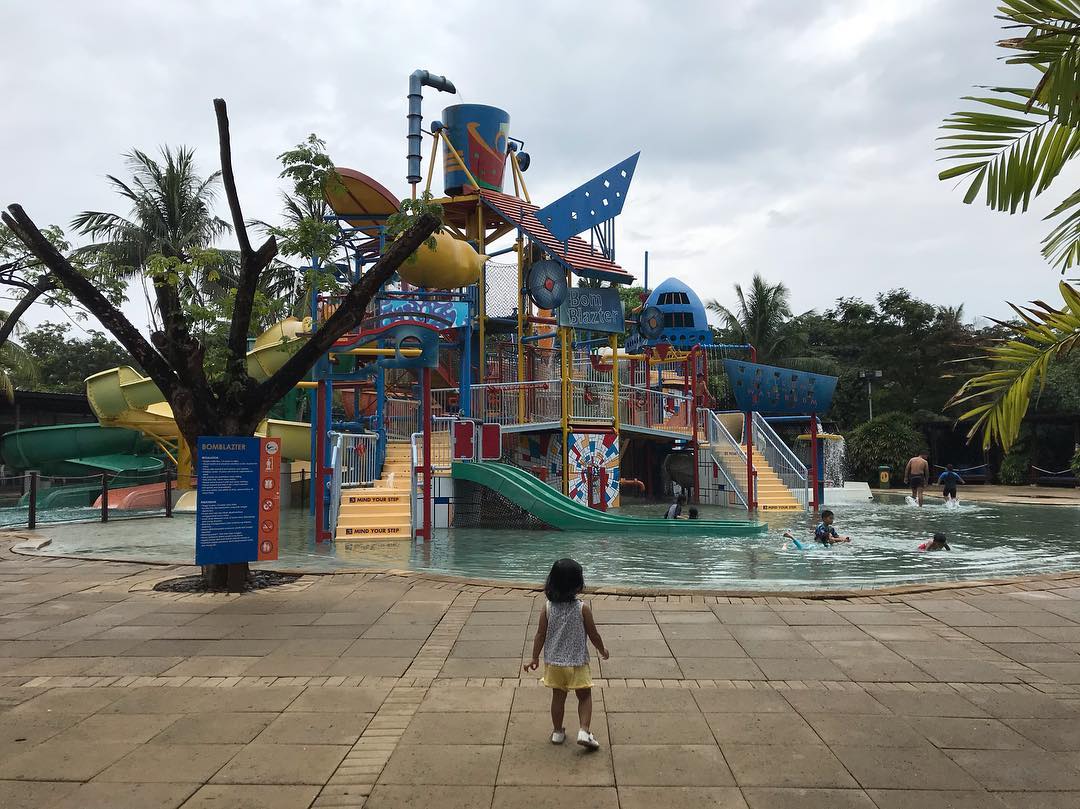 Wahana di Waterboom Pantai Indah Kapuk PIK 10