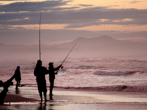 Surga Pecinta Surfing di Pantai Pulau Merah 4