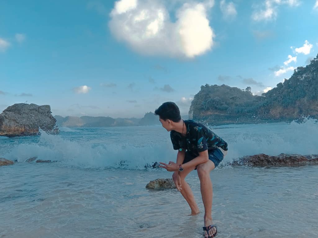 Potret Indahnya Pantai Batu Bengkung Lokasi di Malang dan Berapa Harga Tiket Masuknya? 6