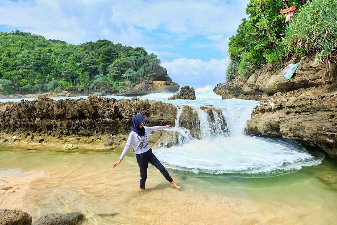 Potret Indahnya Pantai Batu Bengkung Lokasi di Malang dan Berapa Harga Tiket Masuknya? 3