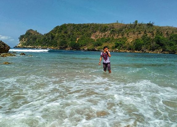 Pantai Pangi di Blitar Jawa Timur 6