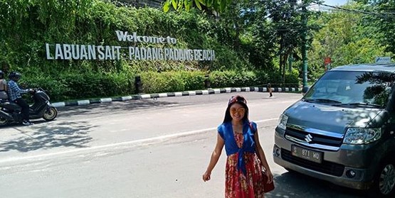 Pantai Padang Padang di Bali 4