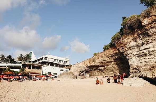 Potret Indahnya Lokasi Wisata Pantai Dreamland Pecatu Bali dan Berapa Harga Tiket Masuknya? 5