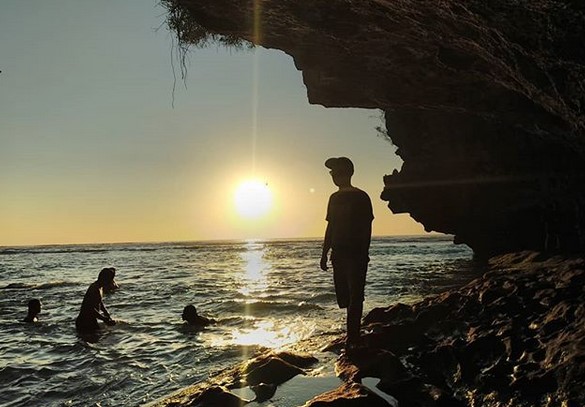 Pantai Padang Padang di Bali 7