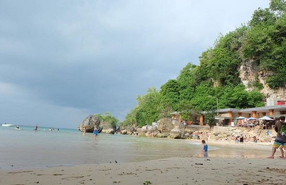 Pantai Padang Padang di Bali 9