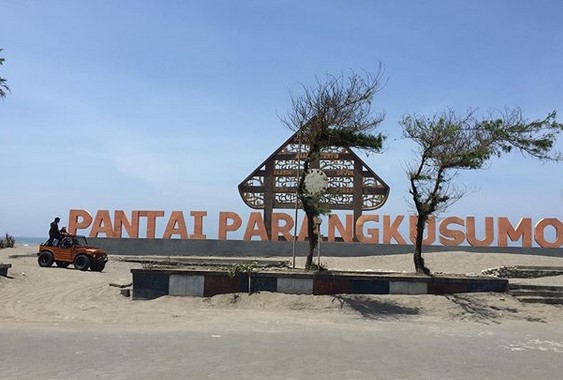 Pantai Parangkusumo Jogja 1