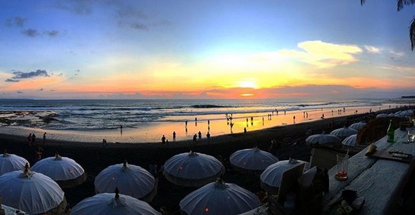 Echo Beach Bali Atau Pantai Batu Mejan 1 Echo beach bali canggu pantai batu mejan alamat jalan menuju lokasi rute harga tiket masuk alamat lokasi letak peta google map