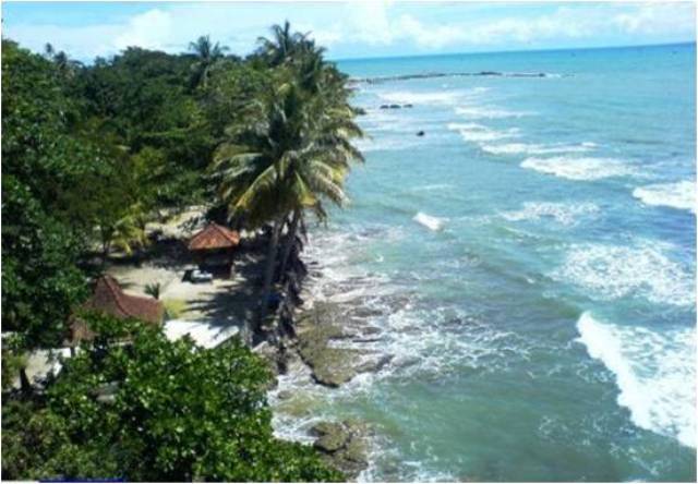 Asiknya Bersantai di Pantai Karang Bolong Kebumen + Ada Misterinya Juga Loh! 2