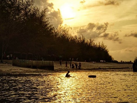 Pantai Cermin Punya Theme Park Yang Cocok Buat Bermain Anak dan Berapa Harga Tiket Masuknya? 7 Pantai Cermin Punya Theme Park Yang Cocok Buat Bermain Anak dan Berapa Harga Tiket Masuknya? 7