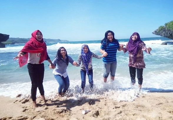 Pantai Krakal Jogja, Panoramanya Cantik dan Alami 9 Pantai Krakal Jogja, Panoramanya Cantik dan Alami 8