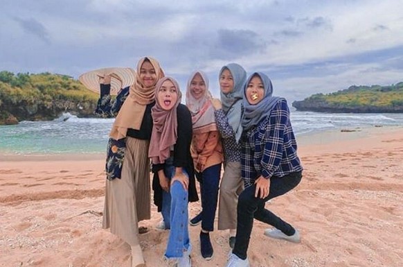 Pantai Krakal Jogja, Panoramanya Cantik dan Alami 1 Foto pantai krakal beach jogja wonosari lokasi sejarah yogyakarta baron kukup gambar penginapan hotel gunung kidul terbaru Juni-2021 kebumen kabupaten gunungkidul daerah istimewa 55000 wisata jalan menuju rute harga tiket masuk alamat letak peta google map
