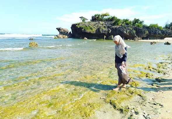 Pantai Krakal Jogja, Panoramanya Cantik dan Alami 4 Pantai Krakal Jogja, Panoramanya Cantik dan Alami 3