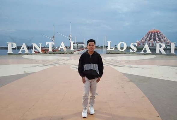 Pantai Losari Makassar, Sampai Malam Hari Pun Masih Ramai 1 Pantai Losari Makassar, Sampai Malam Hari Pun Masih Ramai 1