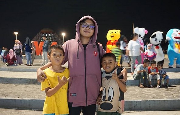 Pantai Losari Makassar, Sampai Malam Hari Pun Masih Ramai 6 Pantai Losari Makassar, Sampai Malam Hari Pun Masih Ramai 6