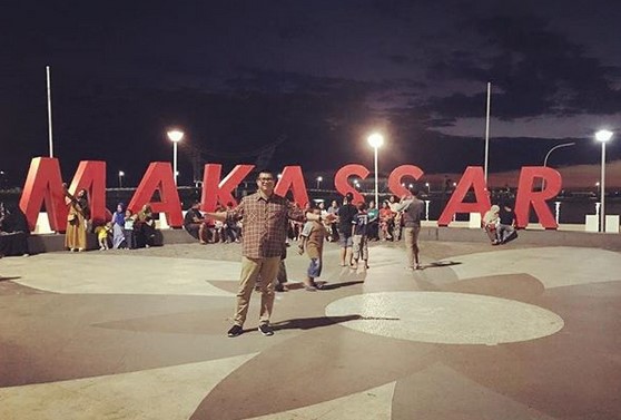 Pantai Losari Makassar, Sampai Malam Hari Pun Masih Ramai 9 Pantai Losari Makassar, Sampai Malam Hari Pun Masih Ramai 9