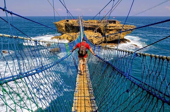 Berapa Harga Naik Gondola di Pantai Timang Jogja? 7