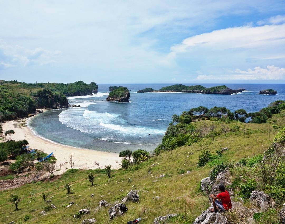 Indahnya Wisata Pantai Peh Pulo di Blitar Jawa Timur dan Berapa Harga Tiket Masuknya? 2 Indahnya Wisata Pantai Peh Pulo di Blitar Jawa Timur dan Berapa Harga Tiket Masuknya? 2