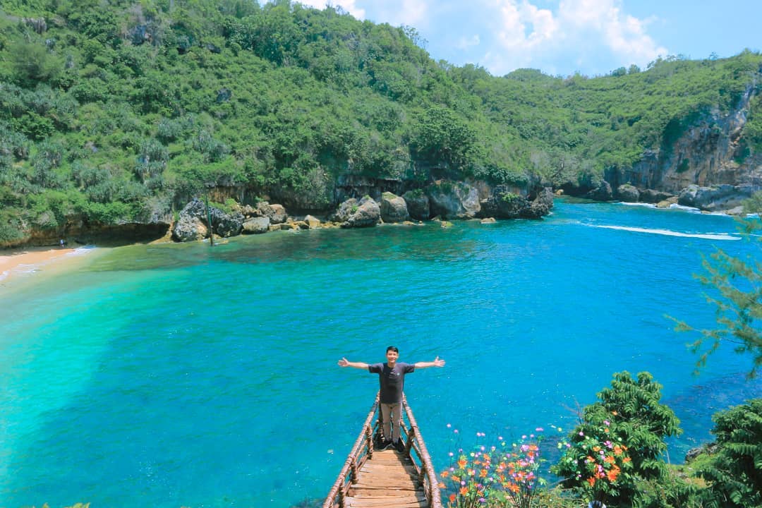 Keindahan Pantai Gesing Gunung Kidul Yogyakarta dan Berapa Harga Tiket Masuknya? 2
