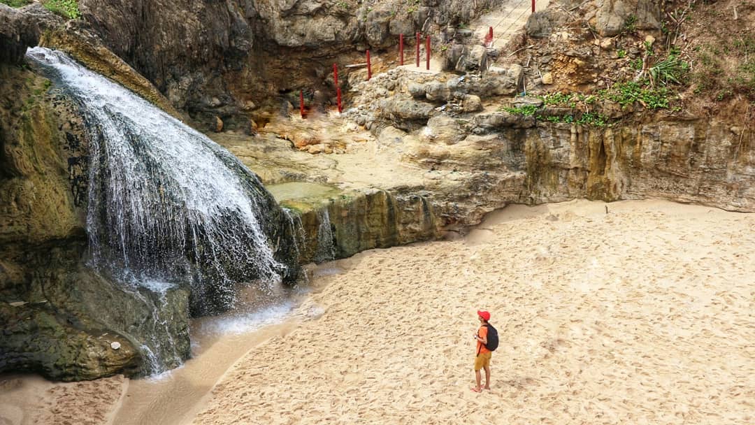 Beberapa Potret Keindahan Pantai Banyu Tibo di Pacitan, Apakah Sudah Buka Atau Masih Ditutup? 3 Beberapa Potret Keindahan Pantai Banyu Tibo di Pacitan, Apakah Sudah Buka Atau Masih Ditutup? 3