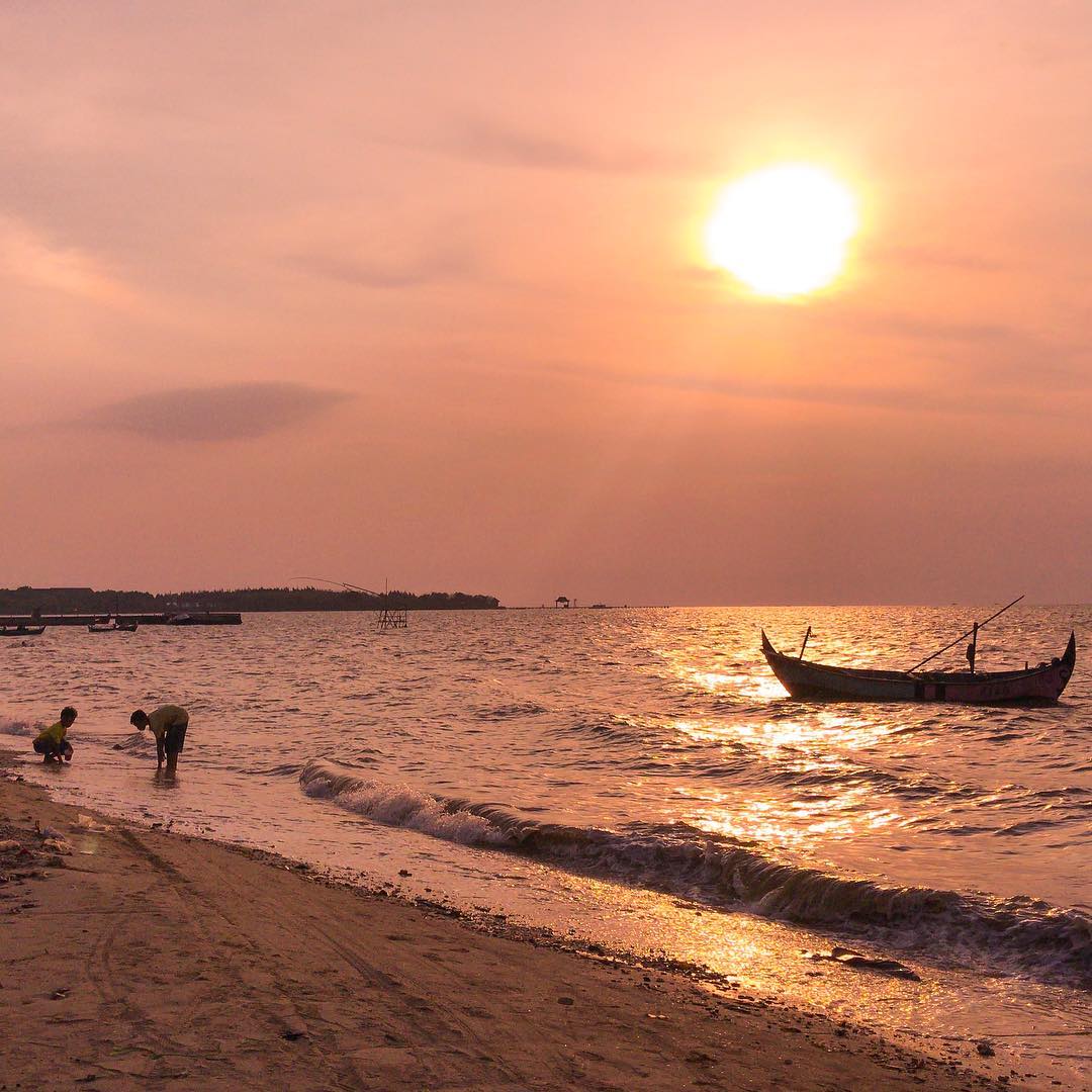 Keindahan Sunset di Pantai Teluk Awur Jepara 10 Keindahan Sunset di Pantai Teluk Awur Jepara 10