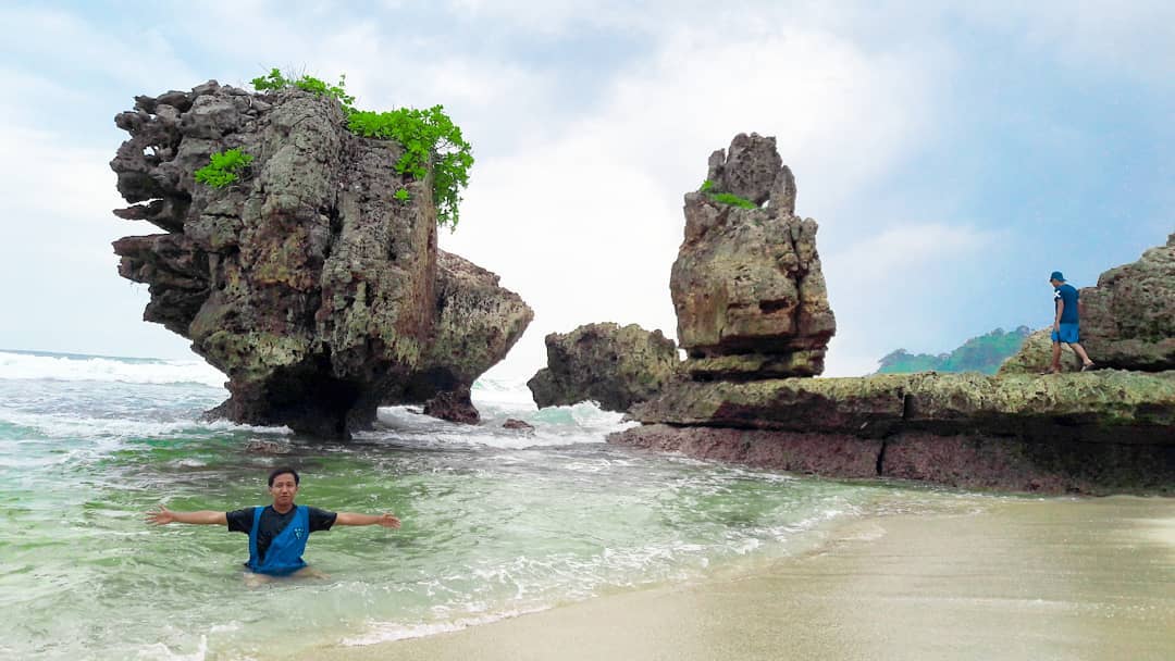 Bagaimana Akses Jalan Menuju Lokasi Pantai Selok Malang dan Berapa Harga Tiket Masuknya? 1 Bagaimana Akses Jalan Menuju Lokasi Pantai Selok Malang dan Berapa Harga Tiket Masuknya? 1