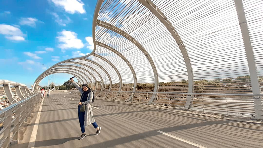 Pantai Boom Banyuwangi Yang Jembatannya Disebut Dion Wiyoko Seperti Helix Bridge Singapura 3 Pantai Boom Banyuwangi Yang Jembatannya Disebut Dion Wiyoko Seperti Helix Bridge Singapura 3