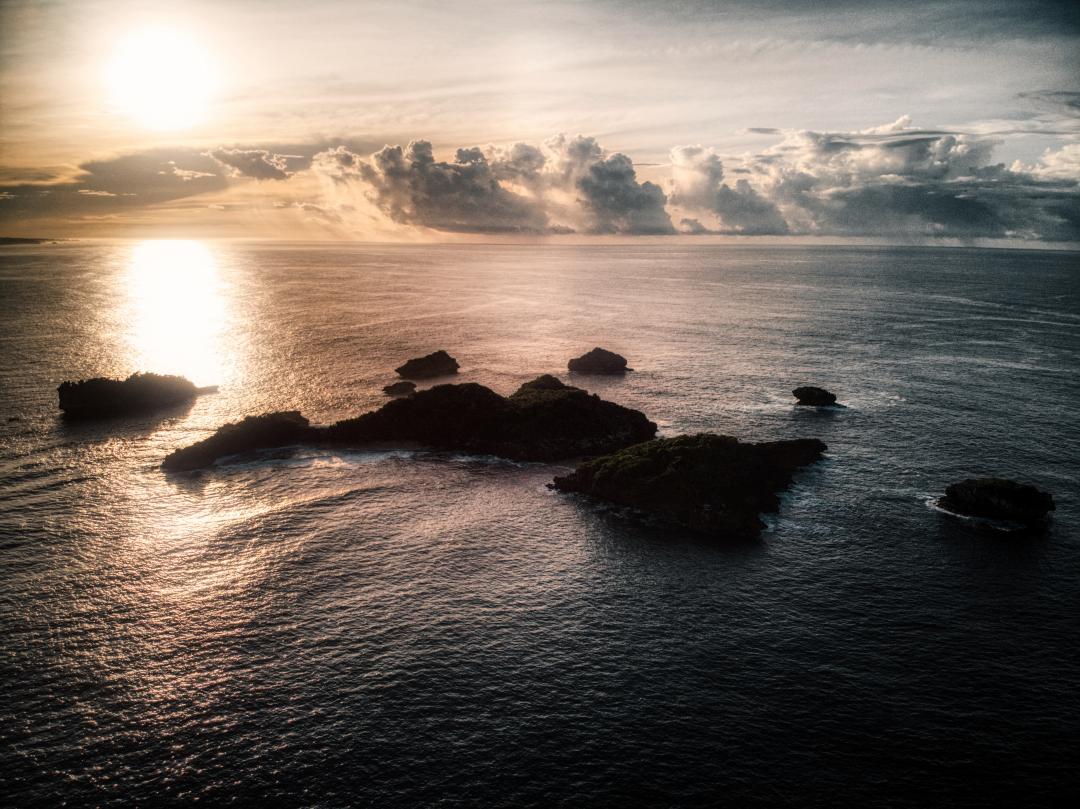 Indahnya Wisata Pantai Peh Pulo di Blitar Jawa Timur dan Berapa Harga Tiket Masuknya? 8 Indahnya Wisata Pantai Peh Pulo di Blitar Jawa Timur dan Berapa Harga Tiket Masuknya? 8