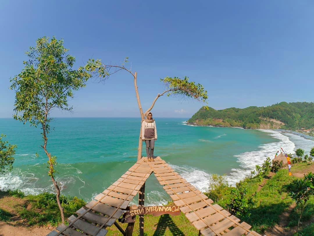 Rute Menuju Lokasi Wisata Pantai Watu Bale di Kebumen dan Berapa Harga Tiket Masuknya? 6