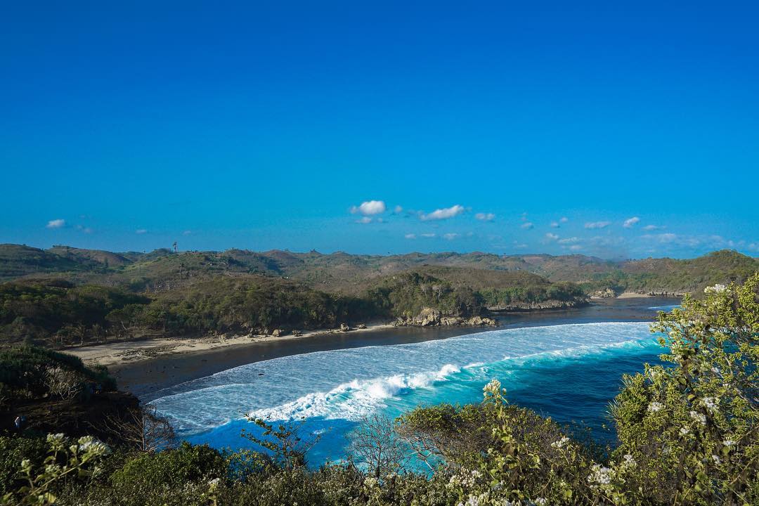 Indahnya Wisata Pantai Peh Pulo di Blitar Jawa Timur dan Berapa Harga Tiket Masuknya? 7 Indahnya Wisata Pantai Peh Pulo di Blitar Jawa Timur dan Berapa Harga Tiket Masuknya? 7