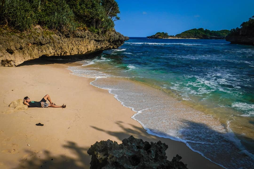 Indahnya Wisata Pantai Peh Pulo di Blitar Jawa Timur dan Berapa Harga Tiket Masuknya? 4 Indahnya Wisata Pantai Peh Pulo di Blitar Jawa Timur dan Berapa Harga Tiket Masuknya? 4