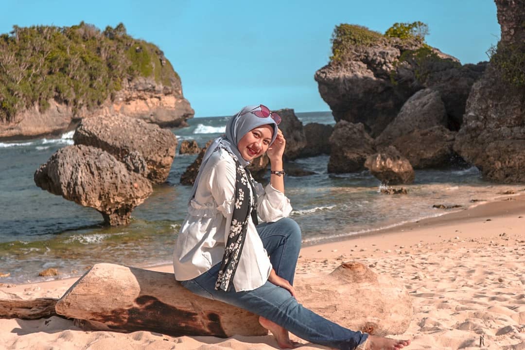 Pantai Watu Leter di Malang Buka Atau Tutup dan Berapa Harga Tiket Masuknya? 6 Pantai Watu Leter di Malang Buka Atau Tutup dan Berapa Harga Tiket Masuknya? 6