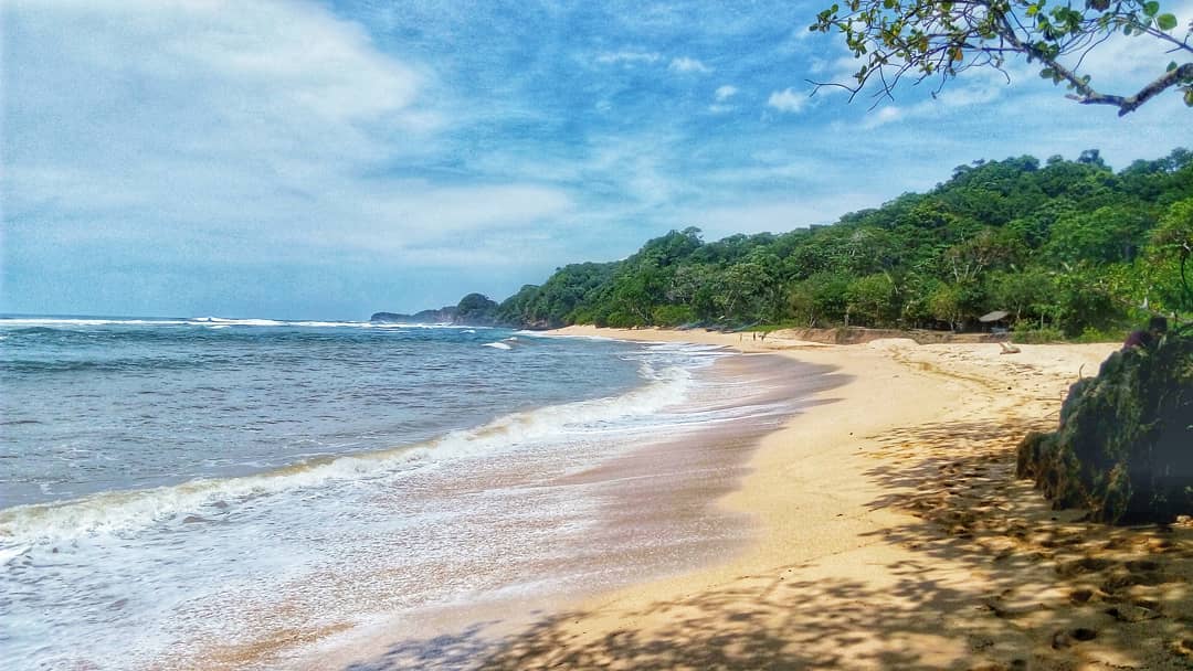 Pantai Pasir Panjang Malang 2