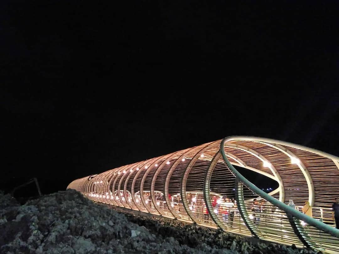 Pantai Boom Banyuwangi Yang Jembatannya Disebut Dion Wiyoko Seperti Helix Bridge Singapura 7 Pantai Boom Banyuwangi Yang Jembatannya Disebut Dion Wiyoko Seperti Helix Bridge Singapura 7