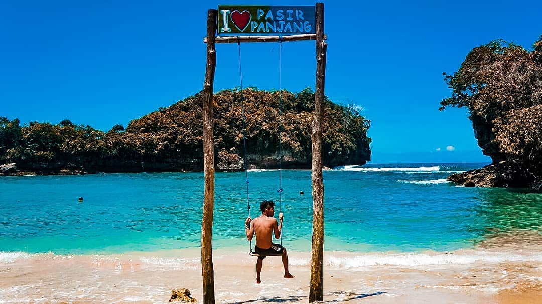 Pantai Pasir Panjang Malang 1