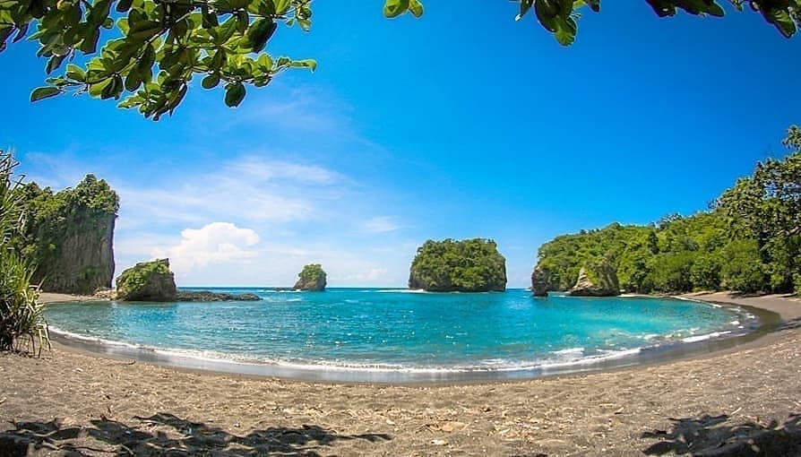 Pantai Licin Kabupaten Malang 1