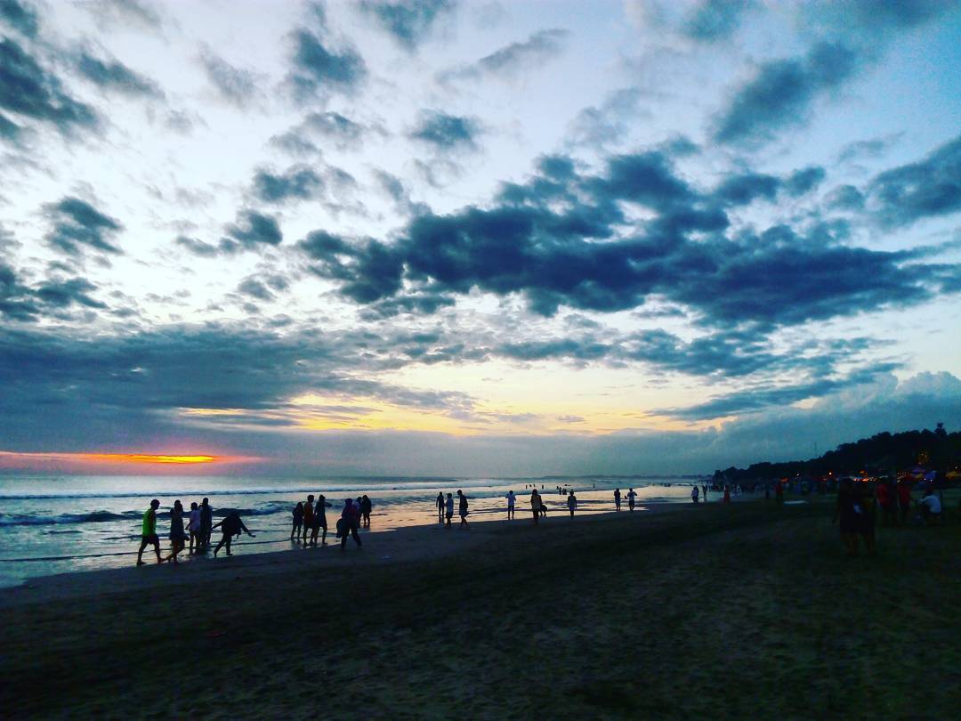 Pantai Legian Bali, Favorit Para Wisatawan 6