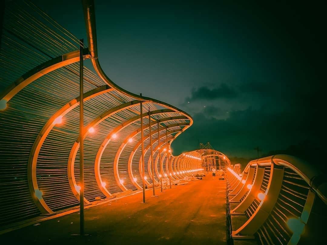 Pantai Boom Banyuwangi Yang Jembatannya Disebut Dion Wiyoko Seperti Helix Bridge Singapura 8 Pantai Boom Banyuwangi Yang Jembatannya Disebut Dion Wiyoko Seperti Helix Bridge Singapura 8