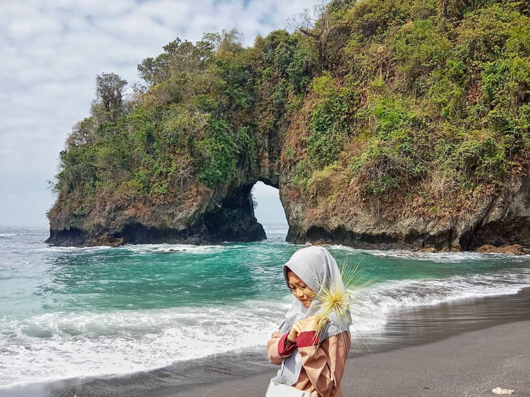 Pantai Licin Kabupaten Malang 7