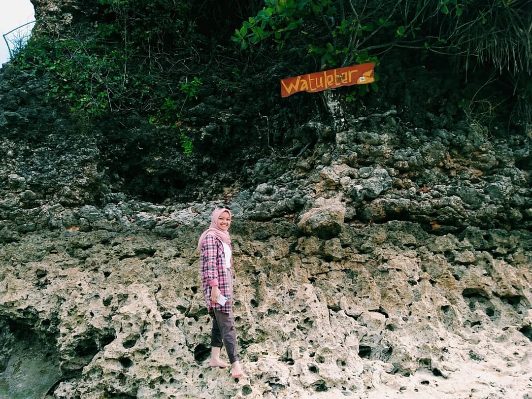 Pantai Watu Leter di Malang Buka Atau Tutup dan Berapa Harga Tiket Masuknya? 1 Pantai Watu Leter di Malang Buka Atau Tutup dan Berapa Harga Tiket Masuknya? 1