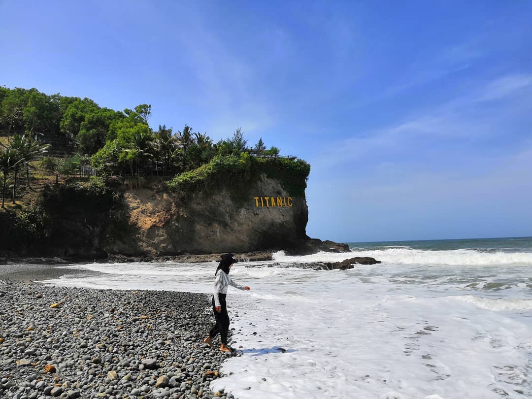 Rute Menuju Lokasi Wisata Pantai Watu Bale di Kebumen dan Berapa Harga Tiket Masuknya? 7