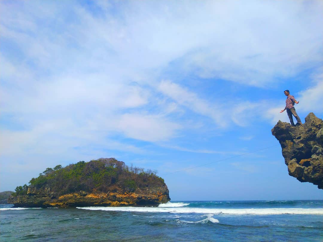 Indahnya Wisata Pantai Peh Pulo di Blitar Jawa Timur dan Berapa Harga Tiket Masuknya? 5 Indahnya Wisata Pantai Peh Pulo di Blitar Jawa Timur dan Berapa Harga Tiket Masuknya? 5