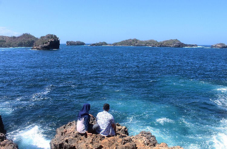 Indahnya Wisata Pantai Peh Pulo di Blitar Jawa Timur dan Berapa Harga Tiket Masuknya? 9 Indahnya Wisata Pantai Peh Pulo di Blitar Jawa Timur dan Berapa Harga Tiket Masuknya? 9