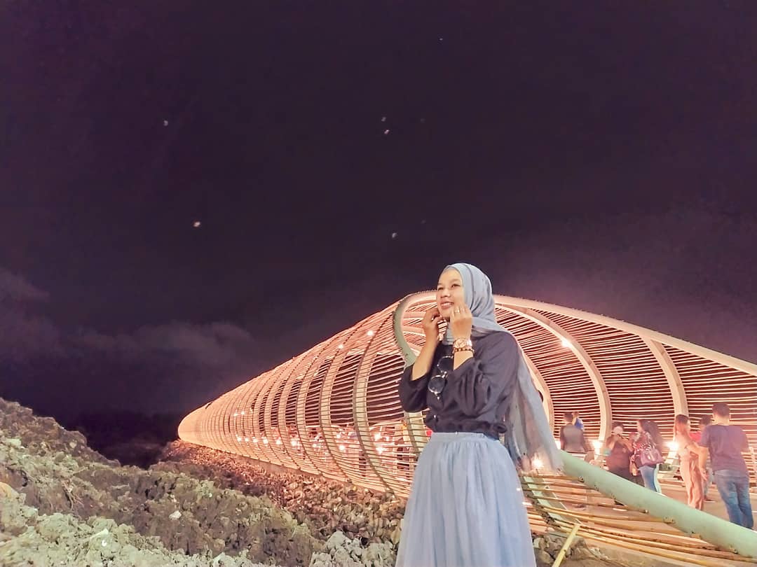 Pantai Boom Banyuwangi Yang Jembatannya Disebut Dion Wiyoko Seperti Helix Bridge Singapura 1 Pantai Boom Banyuwangi Yang Jembatannya Disebut Dion Wiyoko Seperti Helix Bridge Singapura 1